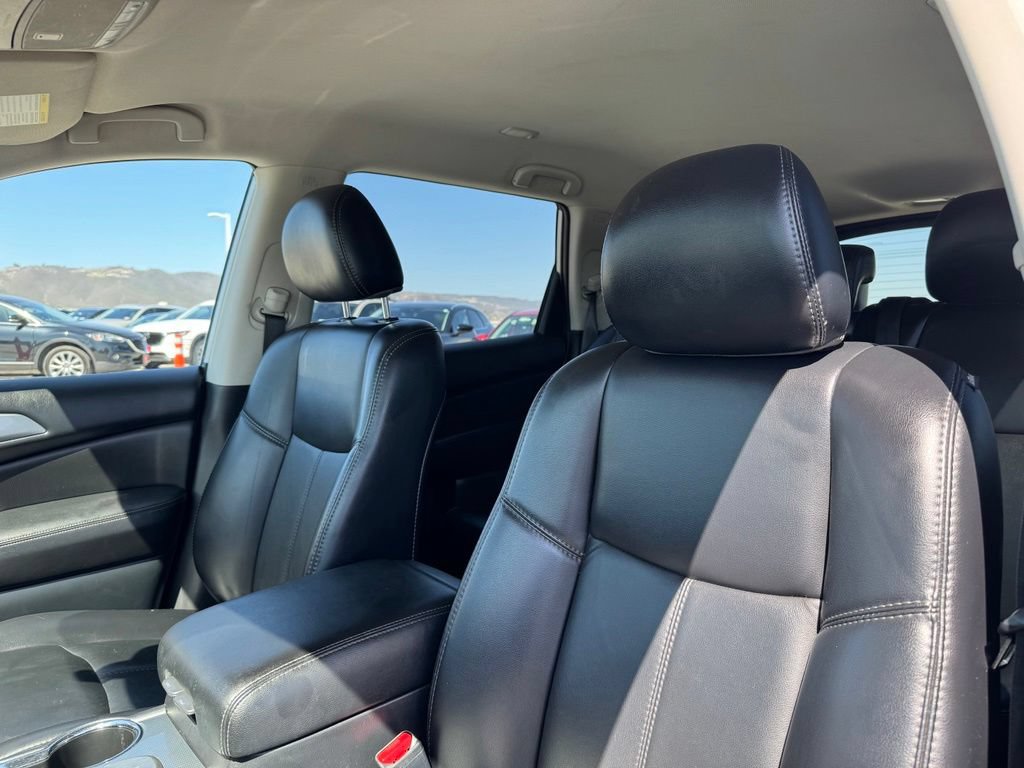 Used 2019 Nissan Pathfinder SL FWD image 17