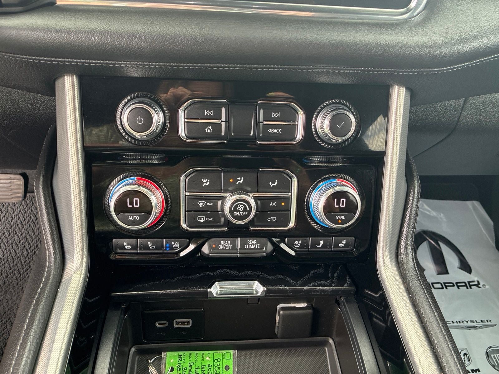 Used 2022 GMC Yukon XL Denali AWD/4WD image 28