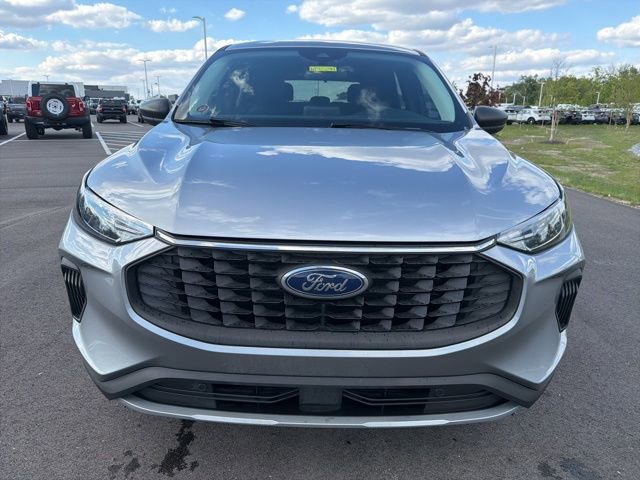 Used 2023 Ford Escape Active w/ Cold Weather Package FWD image 3