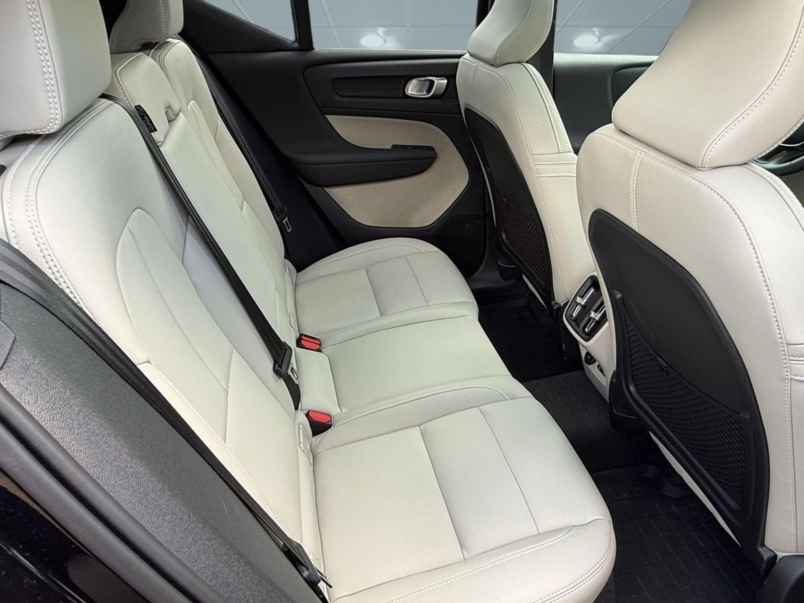 Certified 2024 Volvo XC40 B5 Ultimate w/ Protection Package Premier AWD/4WD image 30