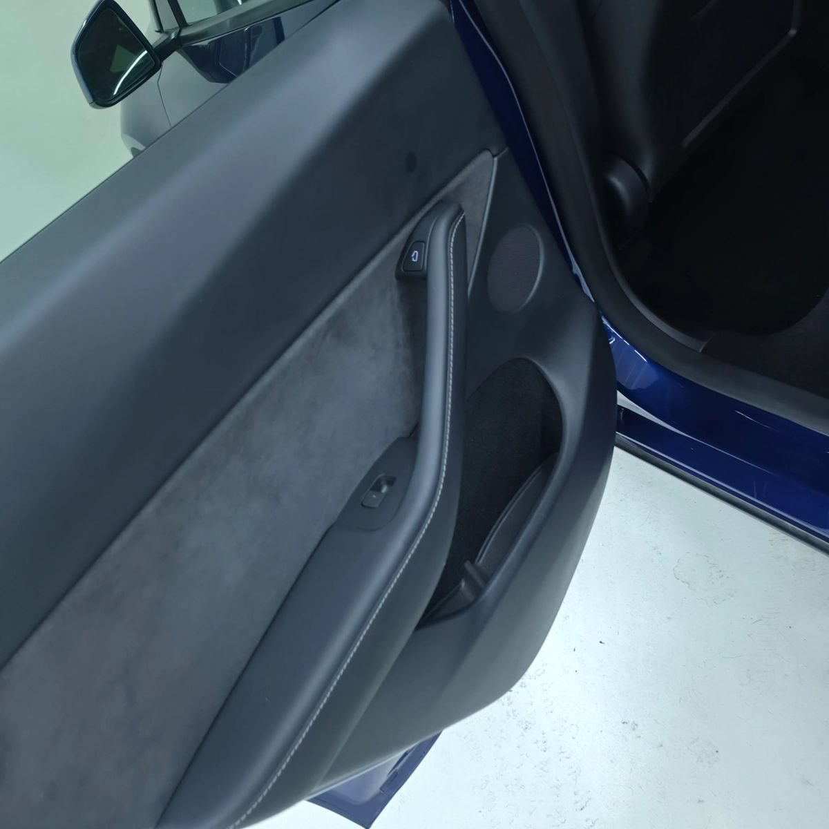 Used 2024 Tesla Model Y Long Range AWD/4WD image 30