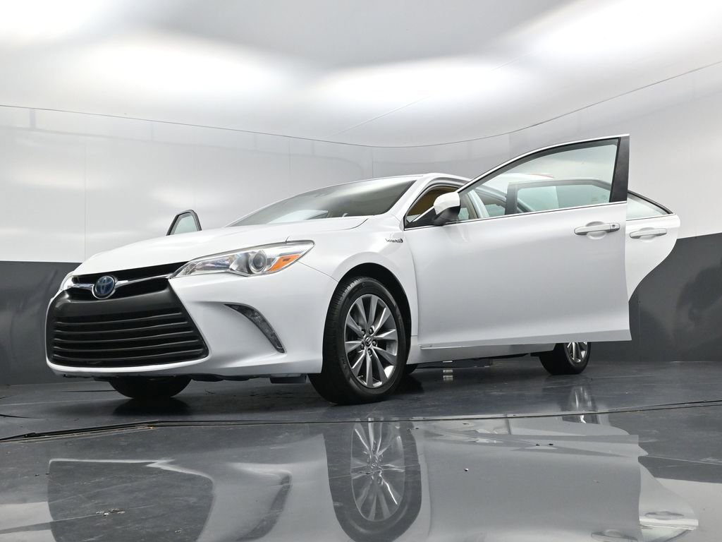 Used 2017 Toyota Camry XLE w/ Moonroof Package FWD image 27