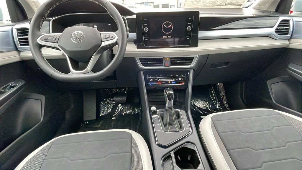 New 2025 Volkswagen Taos SE image 17