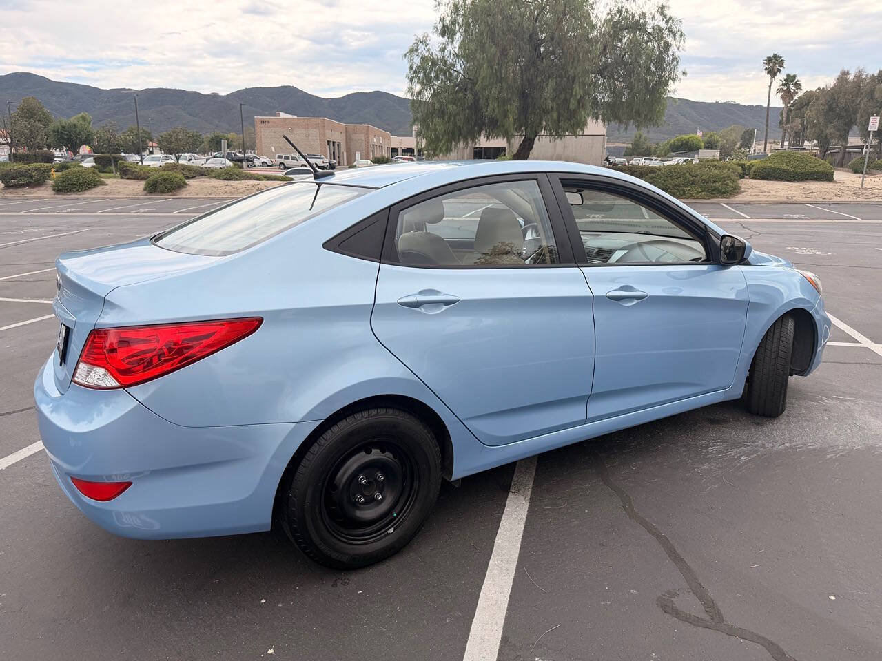 Used 2014 Hyundai Accent GLS FWD image 7