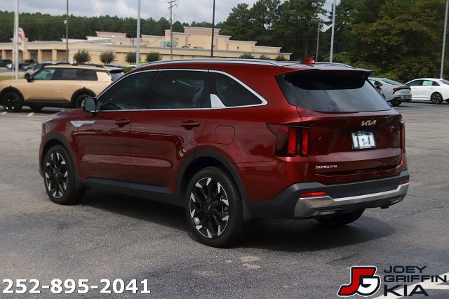 Certified 2025 Kia Sorento EX w/ Panoramic Sunroof Package FWD image 5