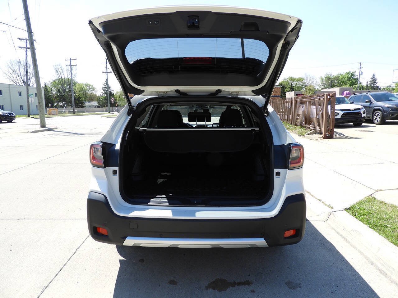 Used 2025 Subaru Outback Limited AWD/4WD image 28