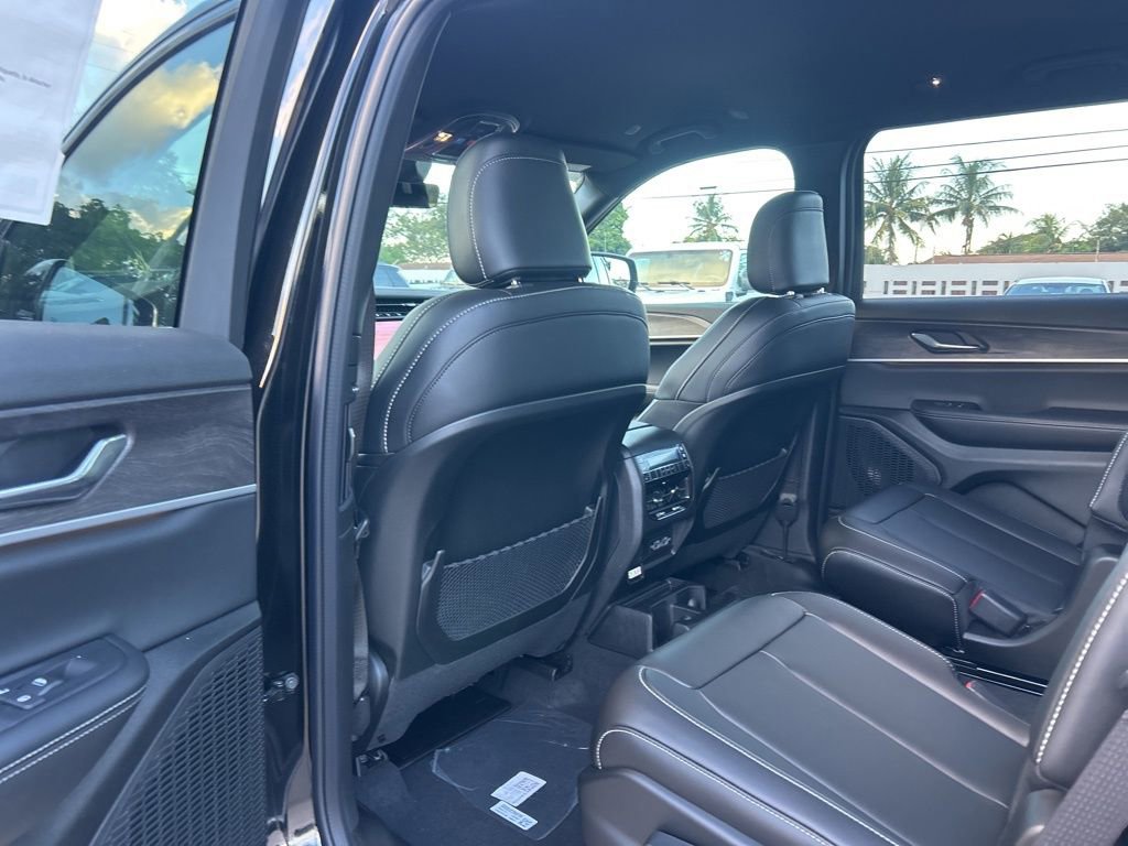 New 2025 Jeep Grand Cherokee L Limited image 33