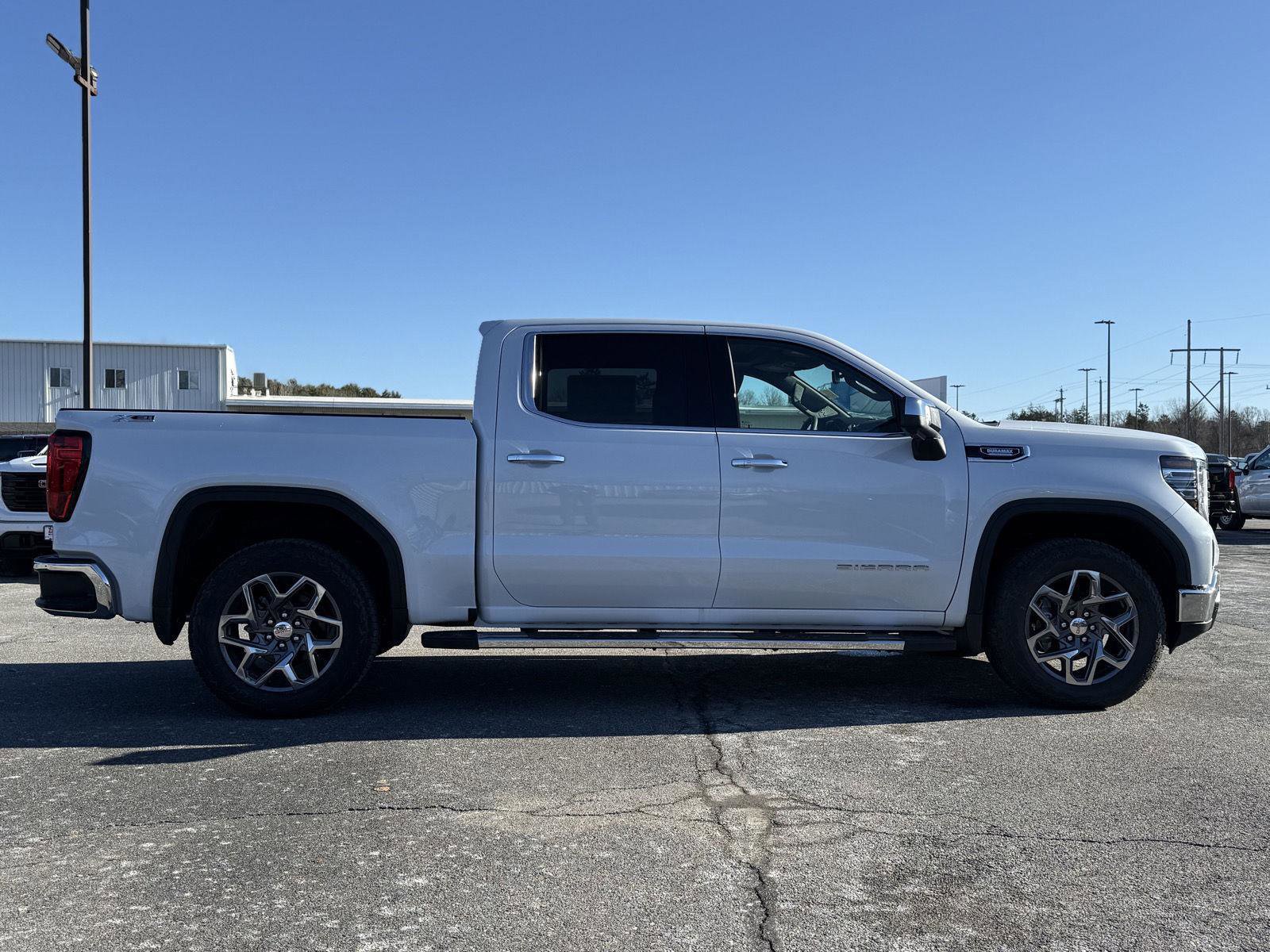 New 2026 GMC Sierra 1500 SLT image 4