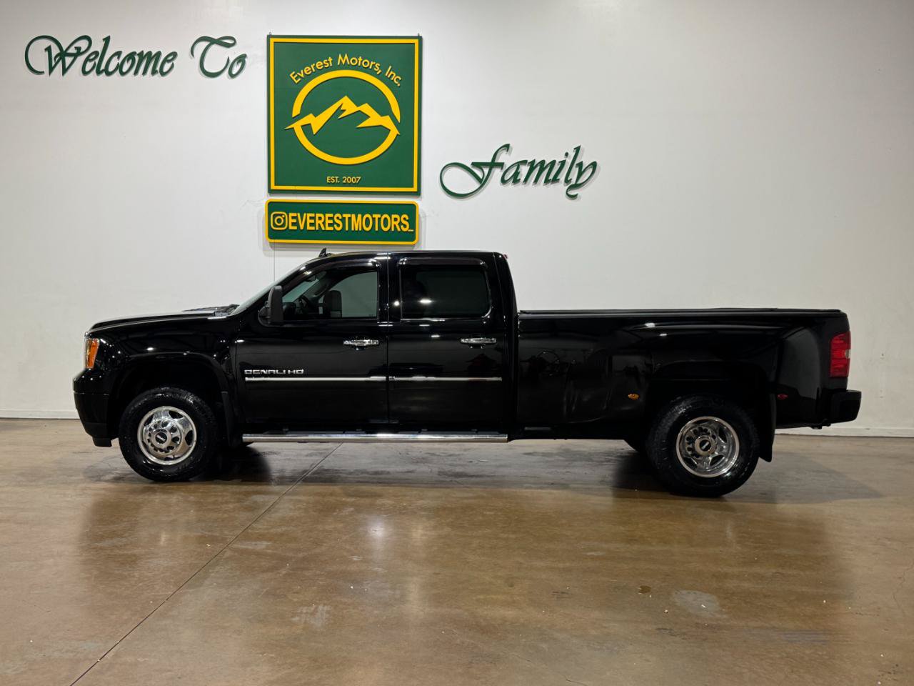 Used 2011 GMC Sierra 3500 Denali AWD/4WD image 4
