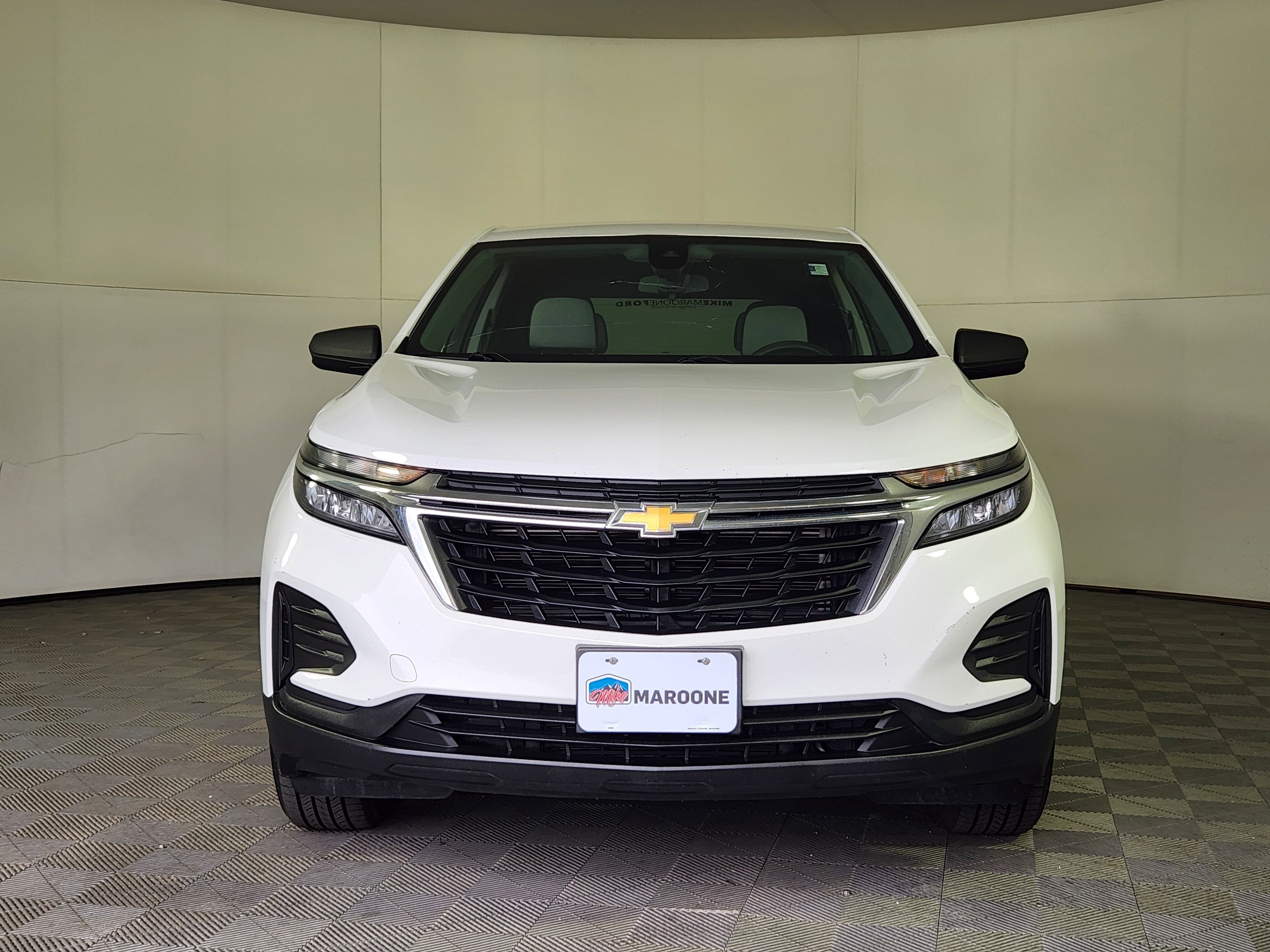Used 2023 Chevrolet Equinox LS AWD/4WD image 2