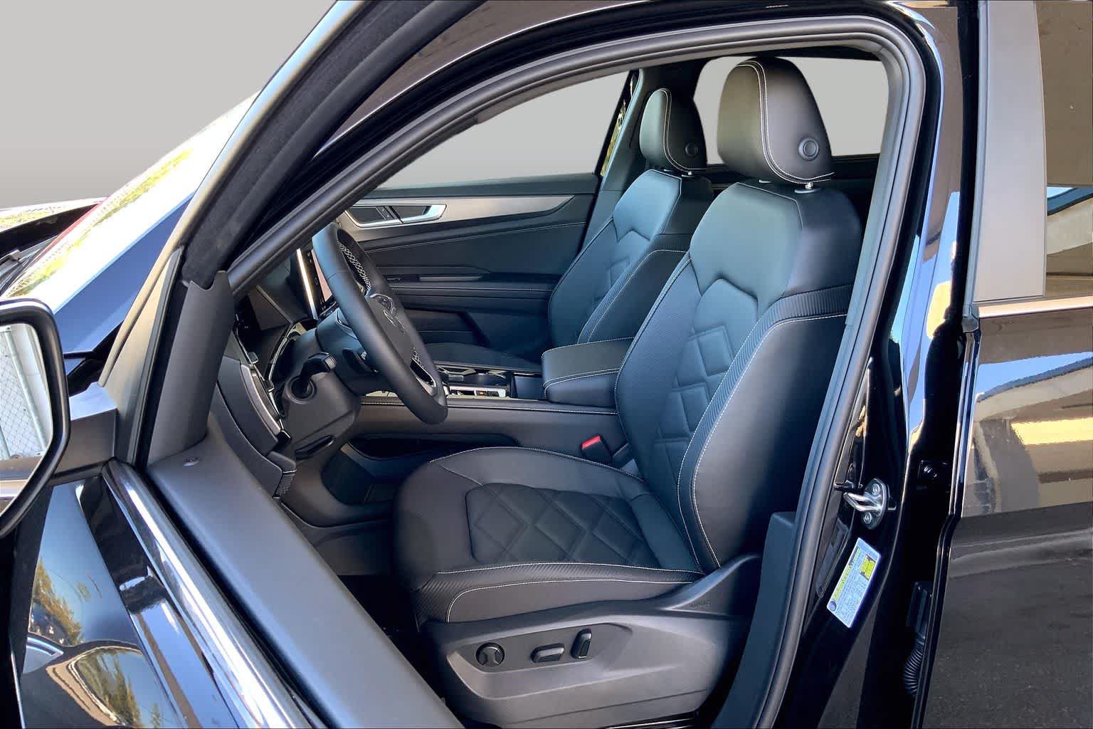 New 2026 Volkswagen Atlas Cross Sport SE FWD image 9