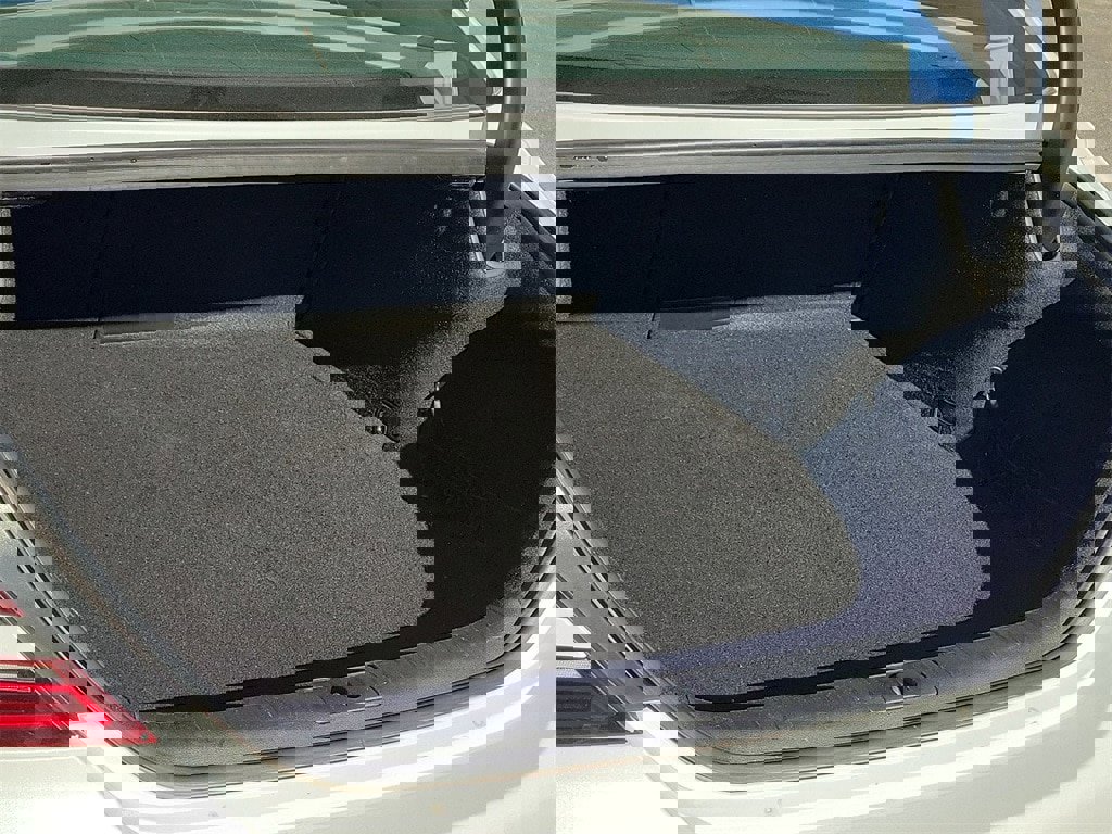 Used 2025 Genesis G70 2.5T image 11