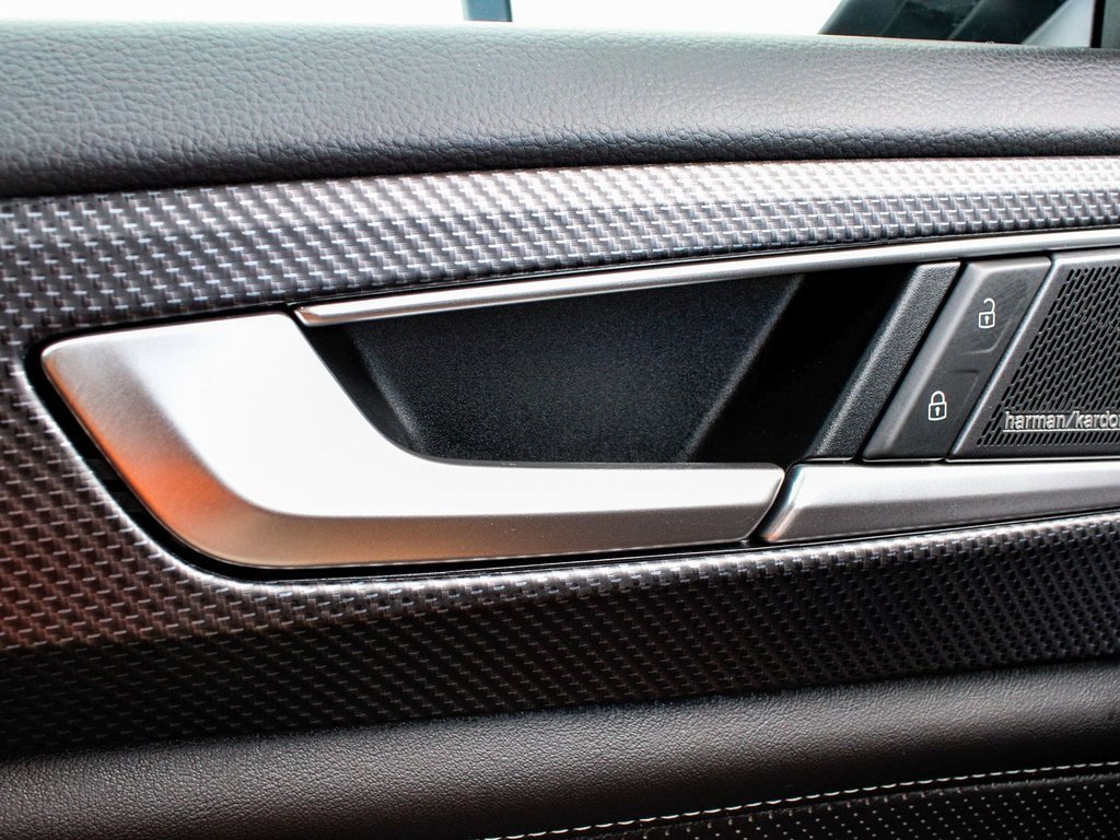 Used 2025 Volkswagen Atlas Cross Sport SEL Premium R-Line image 9