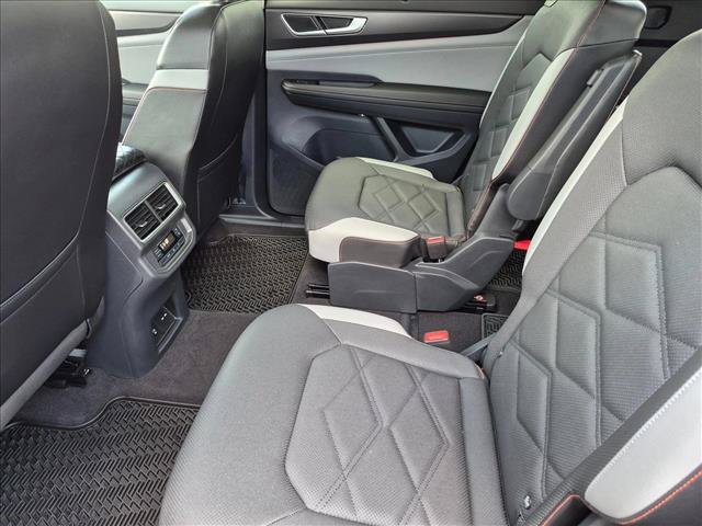 Used 2024 Volkswagen Atlas Peak Edition SEL AWD/4WD image 19