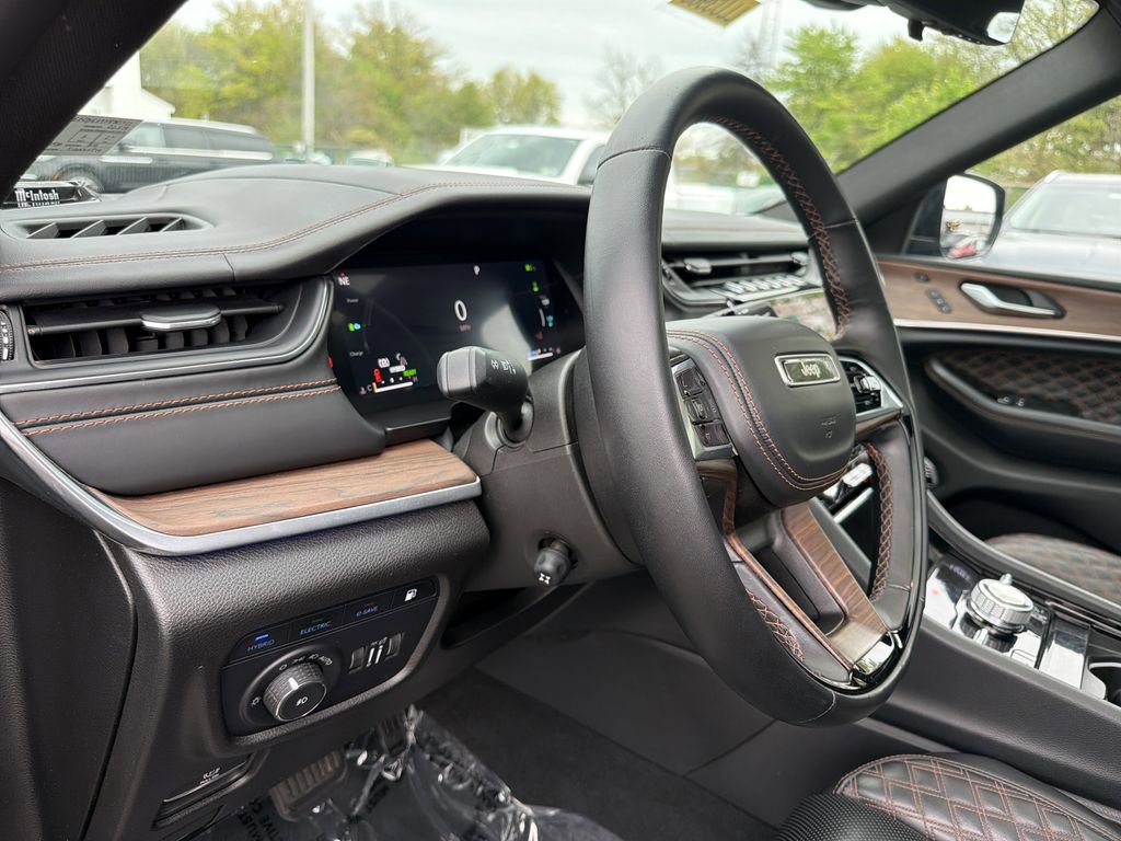 Used 2022 Jeep Grand Cherokee Summit w/ Advanced Protech Group IV AWD/4WD image 20