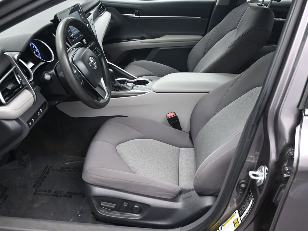 Used 2023 Toyota Camry LE FWD image 5