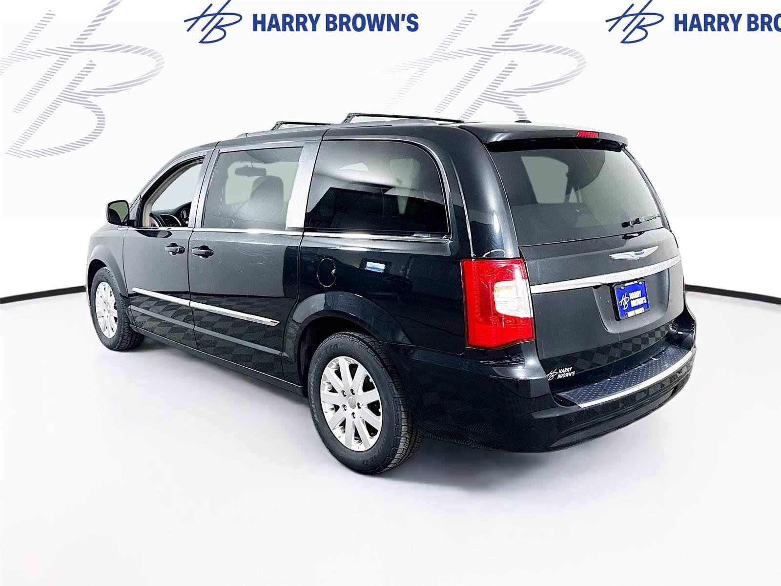 Used 2016 Chrysler Town & Country Touring image 29