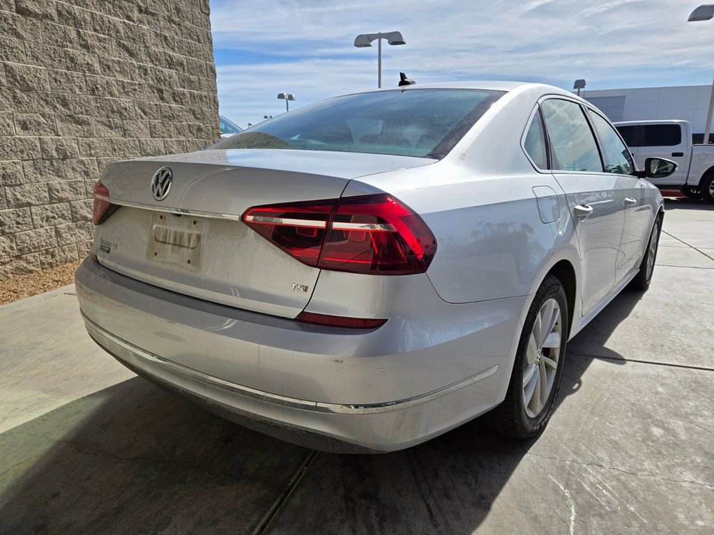 Used 2018 Volkswagen Passat 2.0T SE image 4