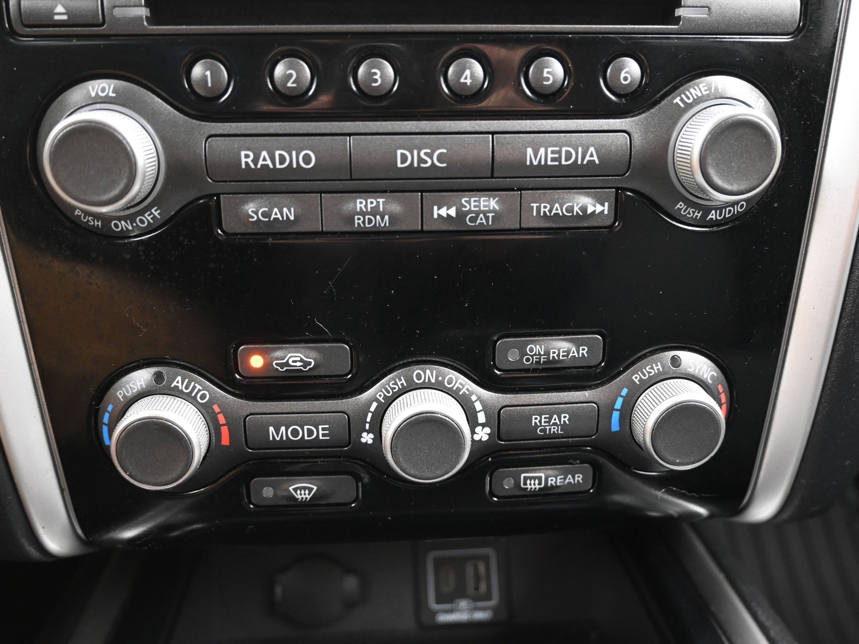 Used 2020 Nissan Pathfinder SV image 18