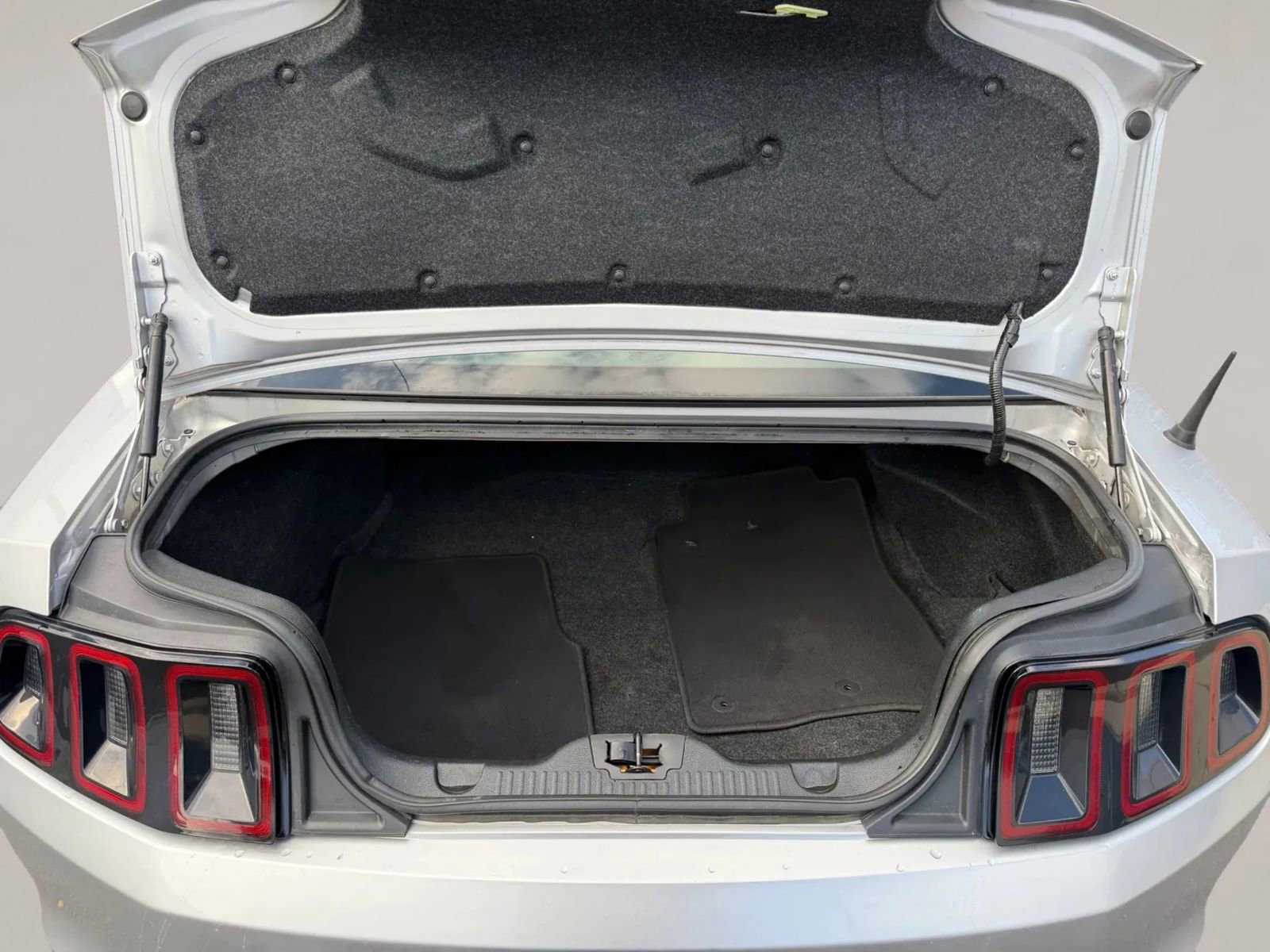 Used 2013 Ford Mustang GT RWD image 22
