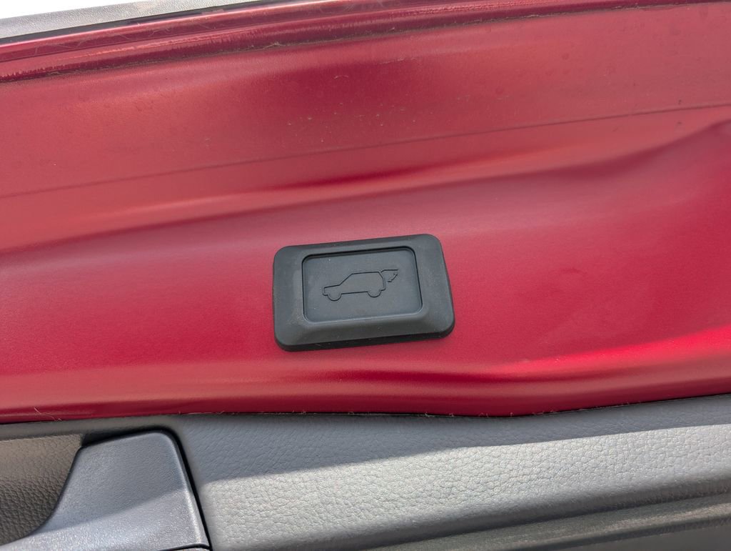 Used 2025 Toyota RAV4 XLE Premium image 33