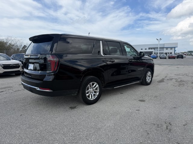 Used 2025 Chevrolet Suburban LT RWD image 5
