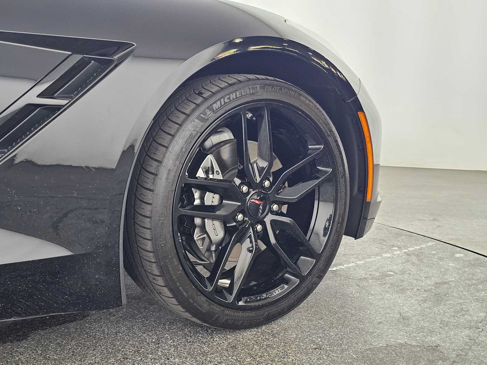 Used 2019 Chevrolet Corvette Stingray Convertible w/ 1LT RWD image 9
