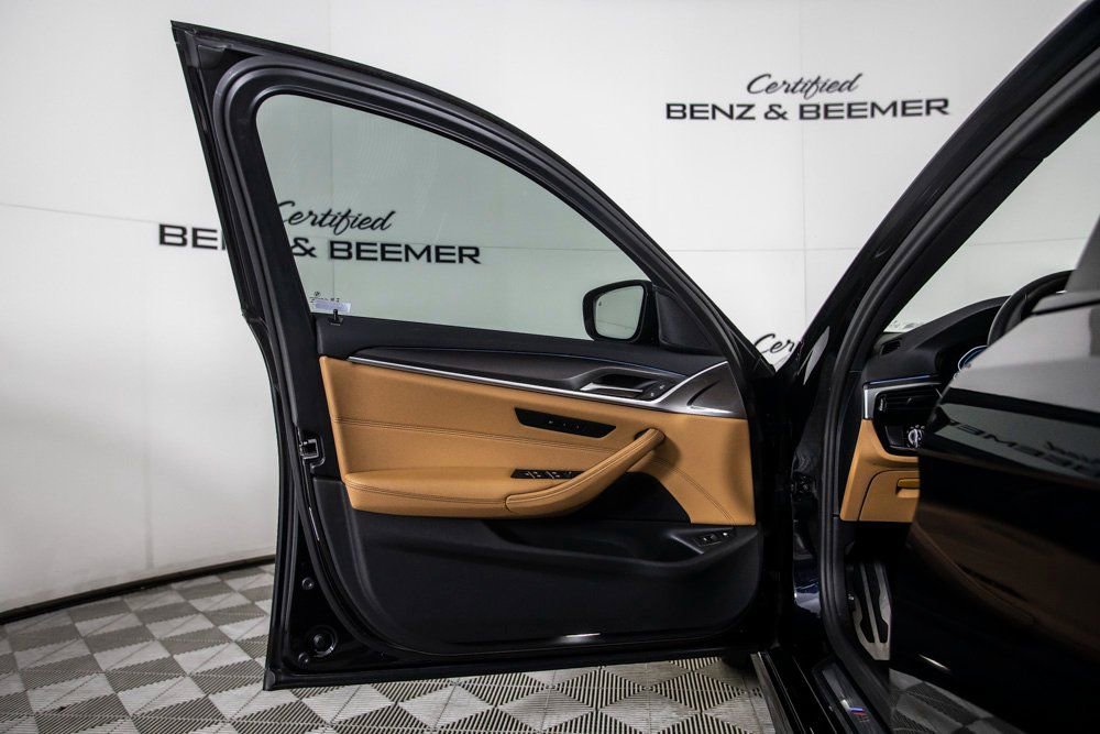 Used 2023 BMW 530e w/ M Sport Package image 19