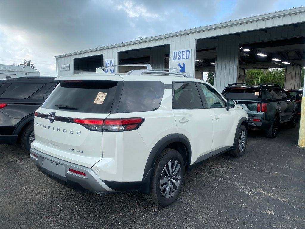 Used 2024 Nissan Pathfinder SL AWD/4WD image 4