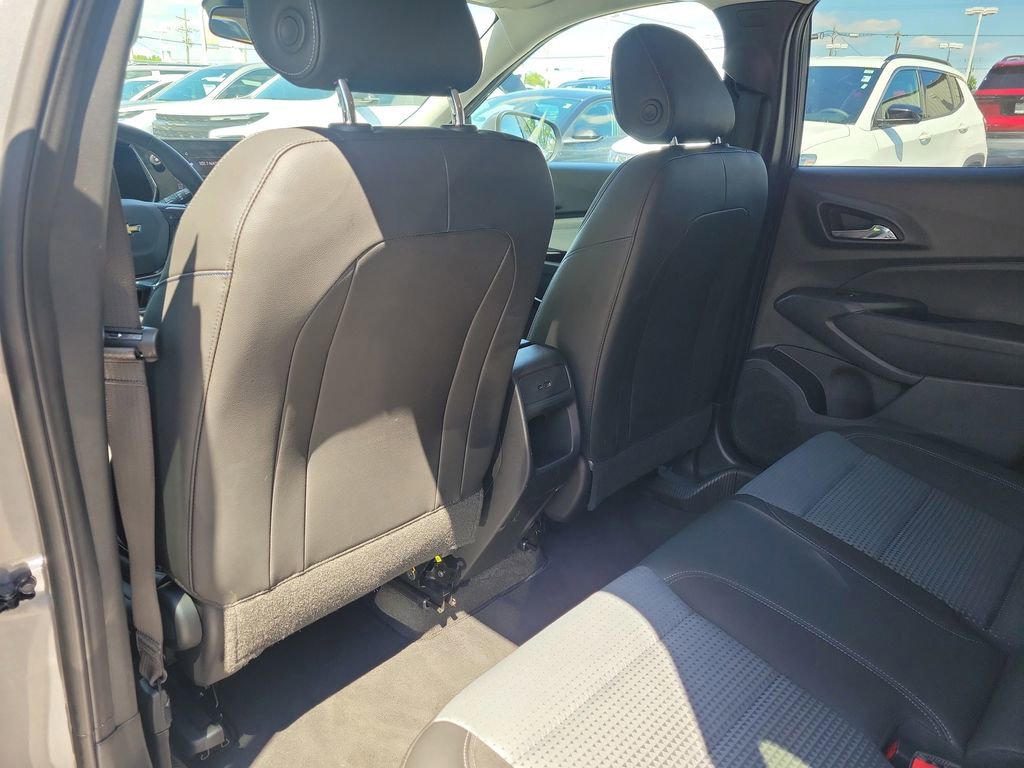 Used 2025 Chevrolet Trax LT FWD image 15