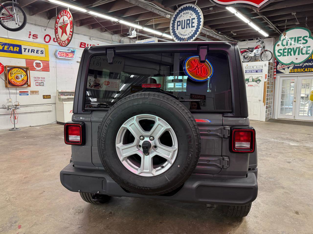 Used 2022 Jeep Wrangler Unlimited Sport image 4