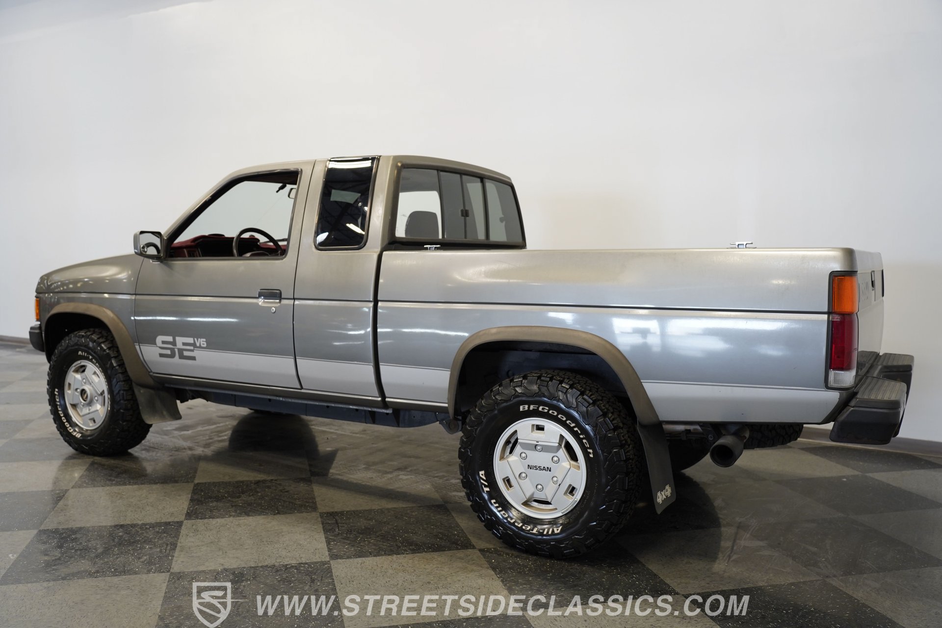 Used 1989 Nissan Pickup 4x4 King Cab V6 image 9