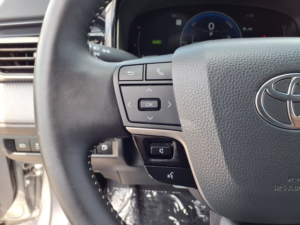 Used 2025 Toyota Camry SE w/ Convenience Package FWD image 14