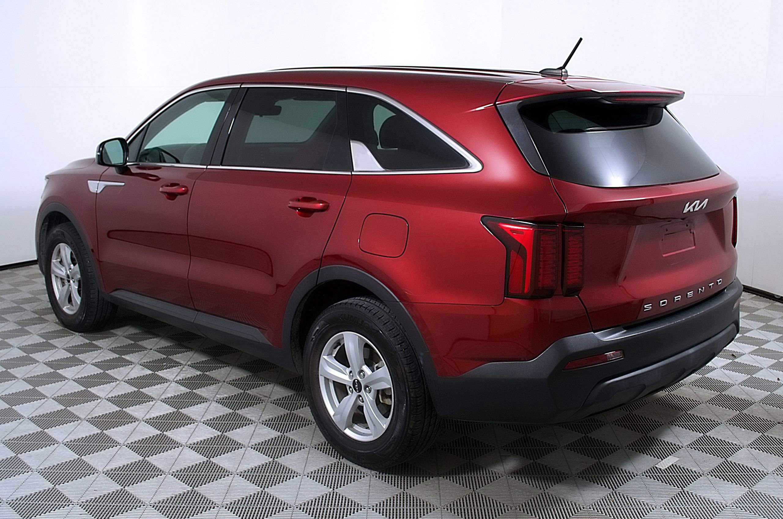 Used 2022 Kia Sorento LX image 9