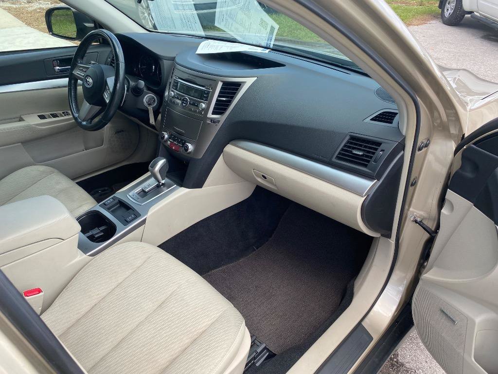 Used 2010 Subaru Outback 2.5i Premium AWD/4WD image 22