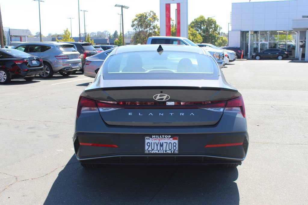 Used 2025 Hyundai Elantra Sport FWD image 8