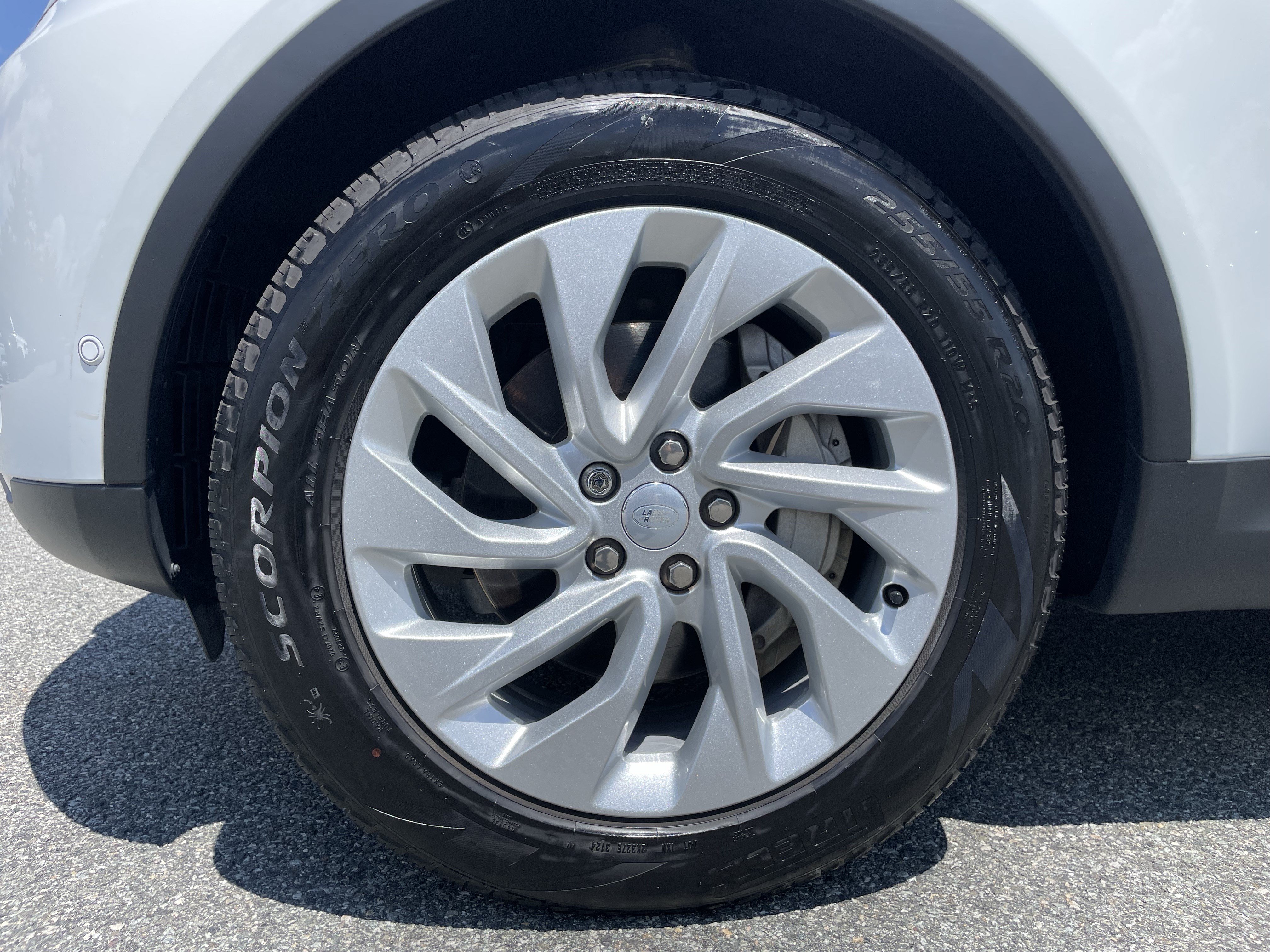 Certified 2025 Land Rover Discovery S AWD/4WD image 9