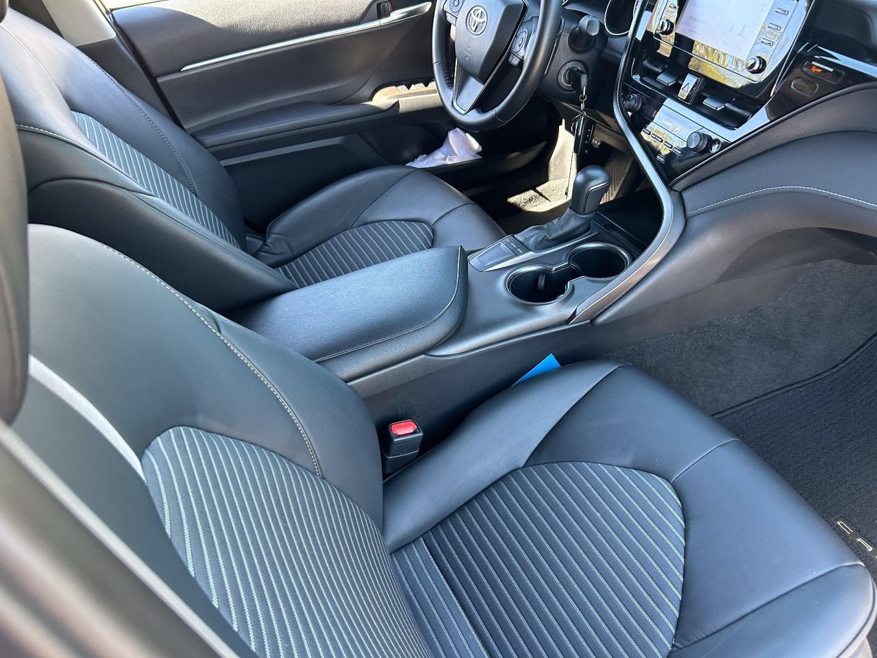 Used 2023 Toyota Camry SE FWD image 11