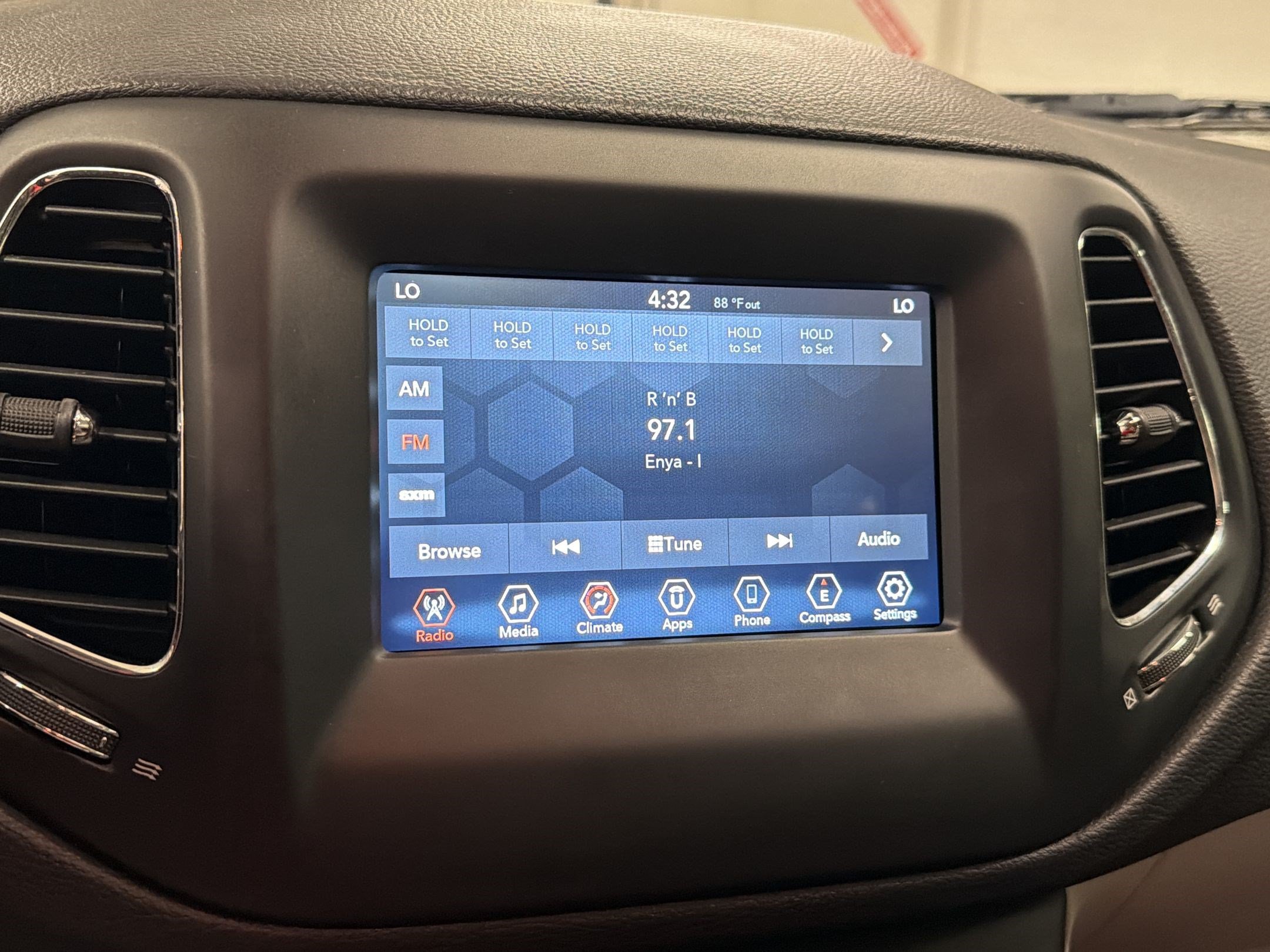 Used 2020 Jeep Compass Latitude FWD image 19