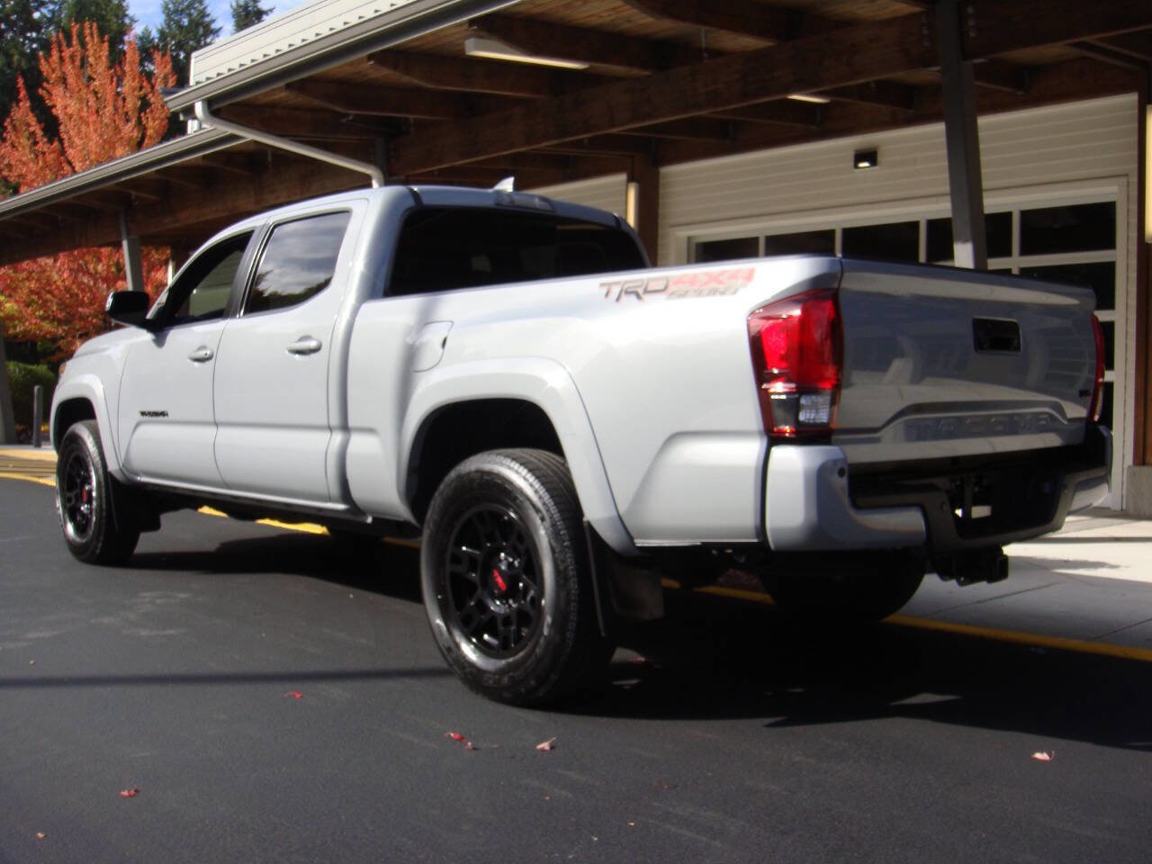 Used 2019 Toyota Tacoma TRD Sport image 4
