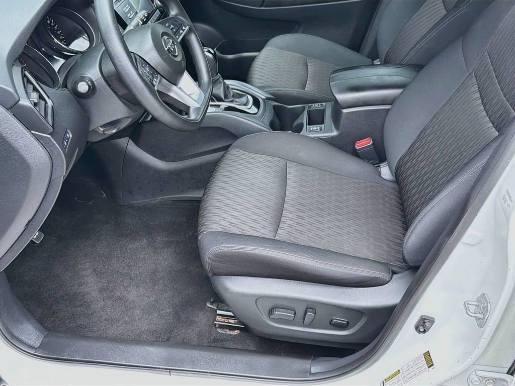 Used 2017 Nissan Rogue SV FWD image 19