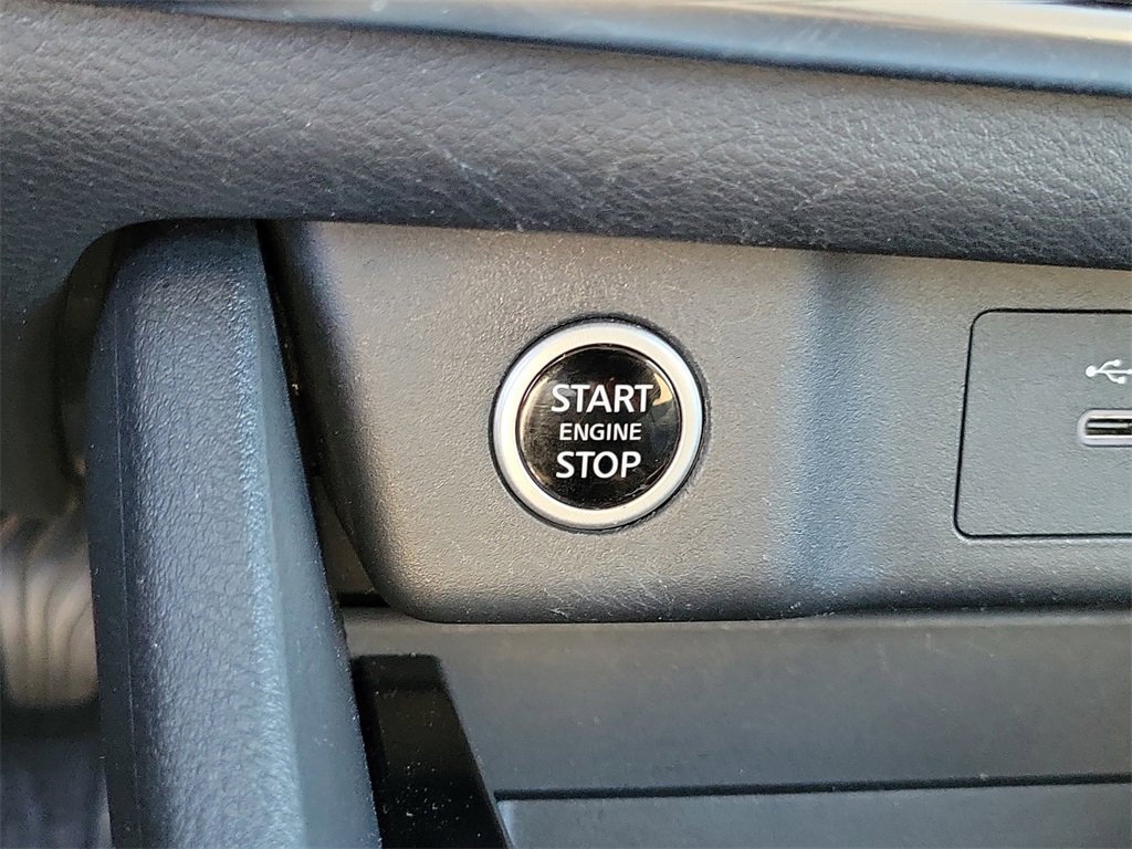 Used 2022 Nissan Rogue SV image 8