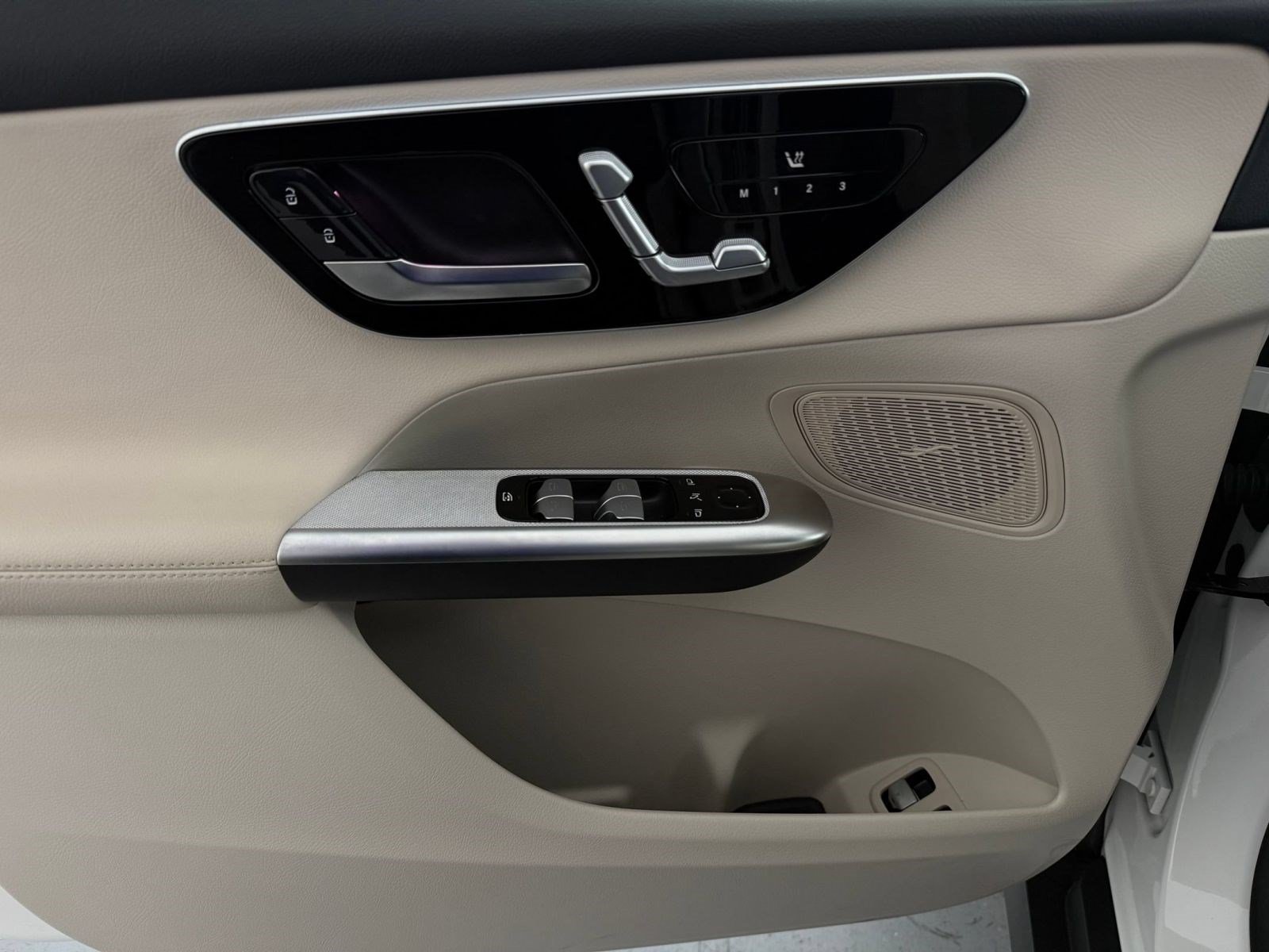 Certified 2025 Mercedes-Benz GLC 350e 4MATIC image 11