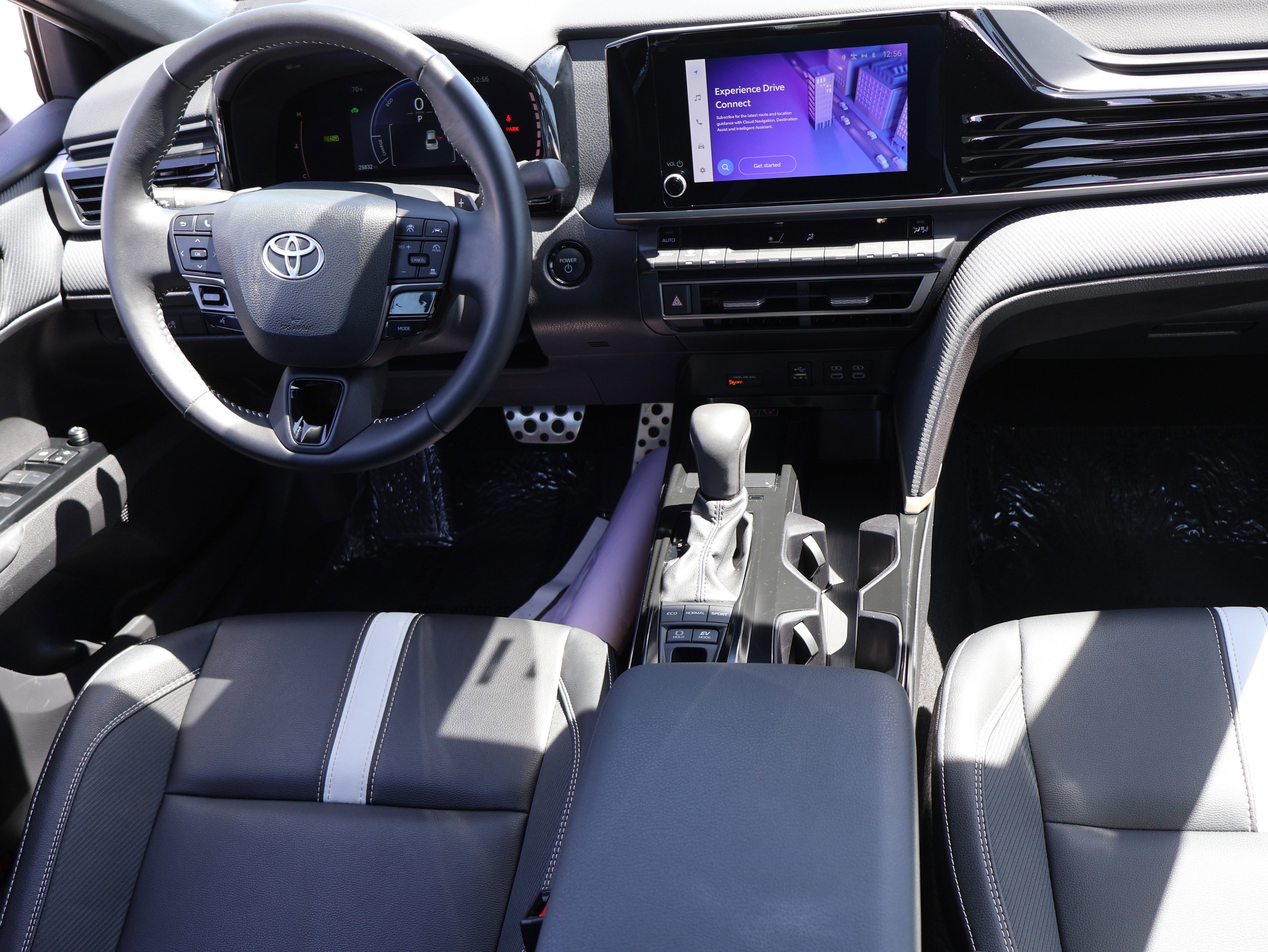 Used 2025 Toyota Camry SE FWD image 14