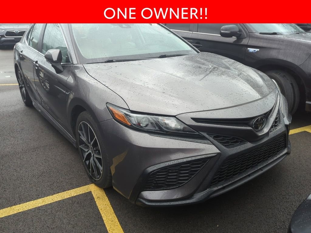 Used 2023 Toyota Camry SE image 3
