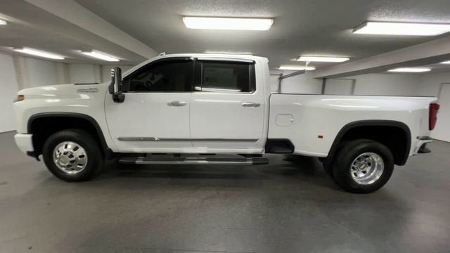 Used 2024 Chevrolet Silverado 3500 High Country w/ Technology Package image 4