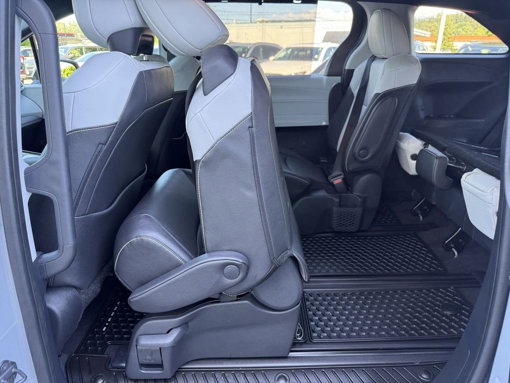 Used 2025 Toyota Sienna XSE AWD/4WD image 25
