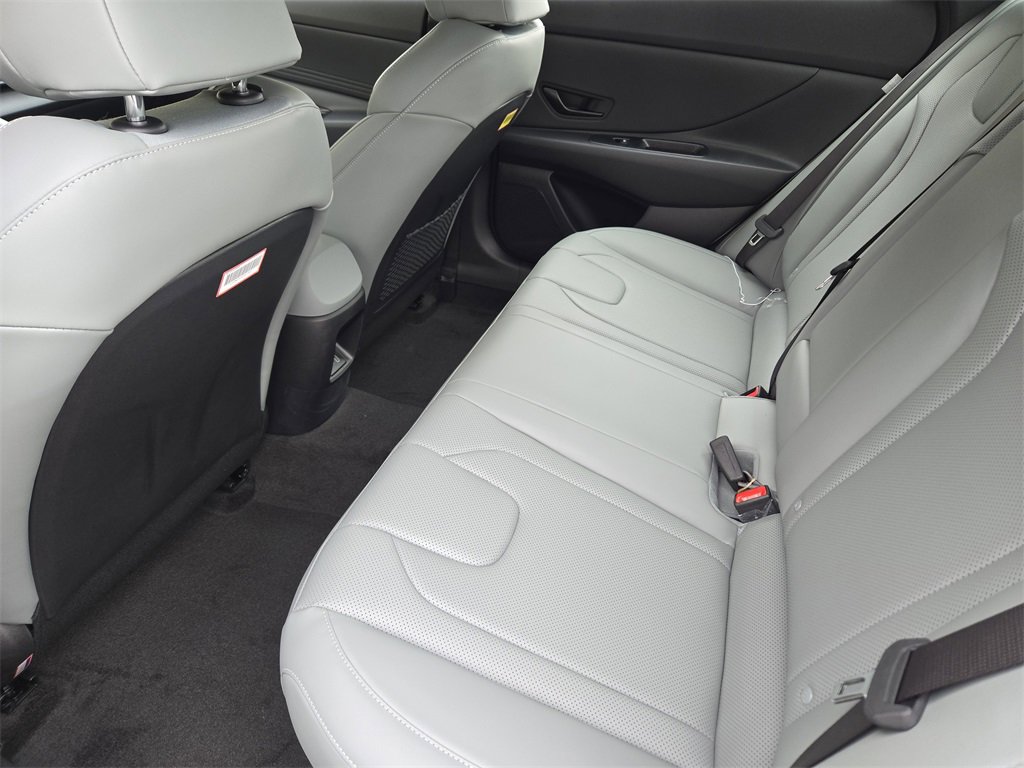 Used 2025 Hyundai Elantra Limited image 22