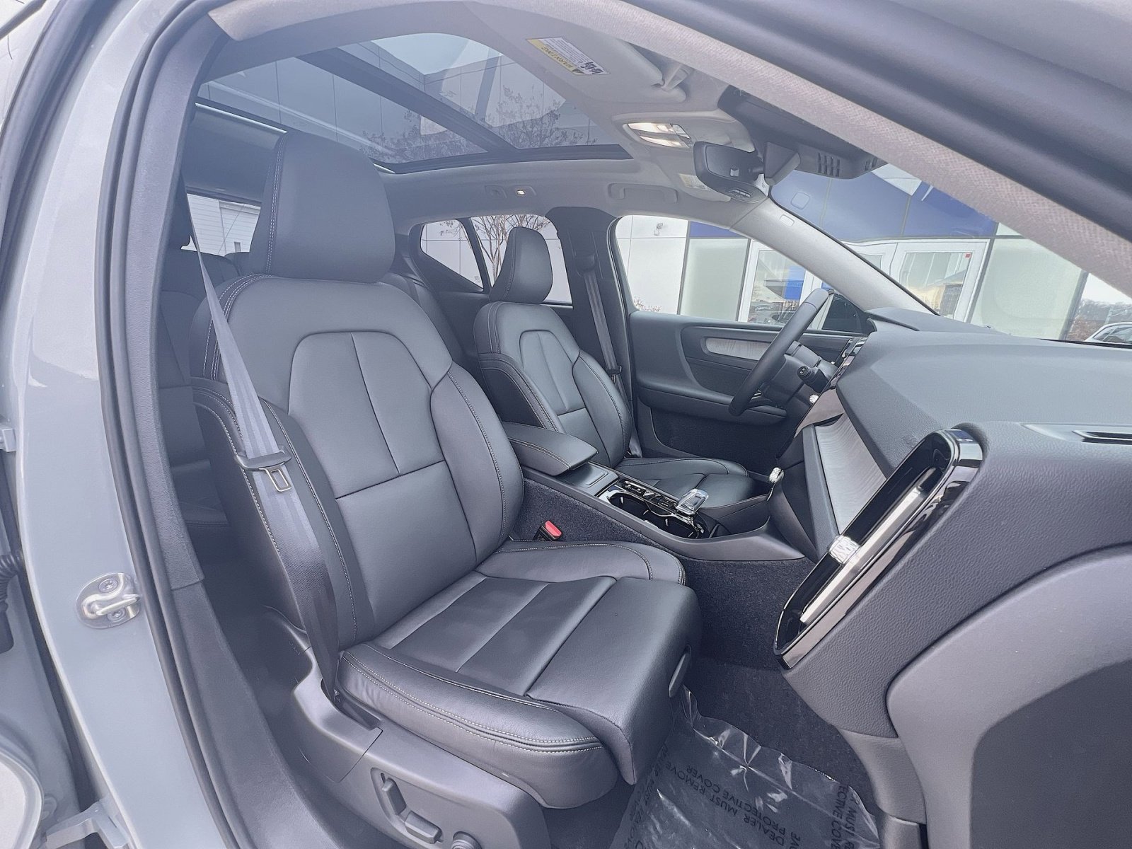 New 2026 Volvo XC40 B5 Plus w/ Protection Package Premier image 27