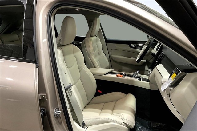New 2026 Volvo XC60 B5 Ultra w/ Climate Package image 11